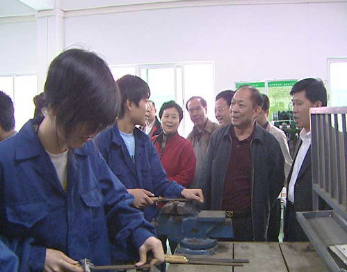 經典珠海新聞 羅春柏考察斗門區(qū)職業(yè)教育工作